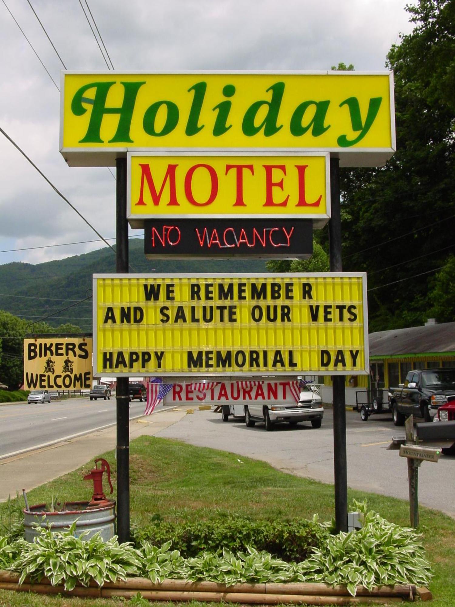 A Holiday Motel - Maggie Valley Buitenkant foto